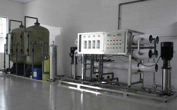 5T/時雙級反滲透純凈水設(shè)備 5T/時雙級反滲透純凈水設(shè)備