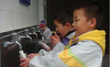 中天恒遠(yuǎn)直飲水設(shè)備受到學(xué)校重視 讓學(xué)校師生飲水安全有保障 中天恒遠(yuǎn)直飲水設(shè)備受到學(xué)校重視 讓學(xué)校師生飲水安全有保障